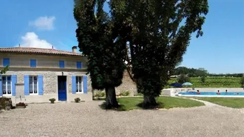 Accès à la page de réservation du gite les Marronniers 6 personnes avec piscine